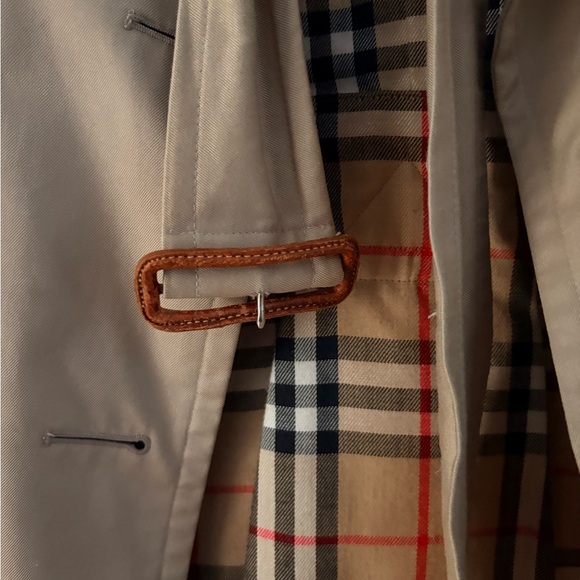 Vintage Burberry Tan Trench Coat - Picture 3 of 8